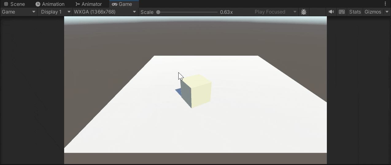 Gameビュー上でCubeが中央に表示されている。GIF再生中の画面